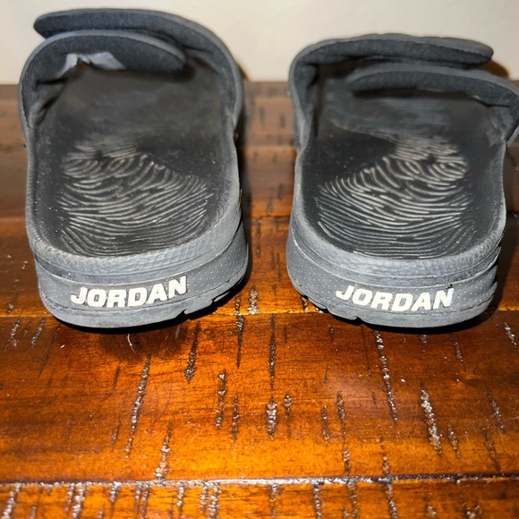 Jordan slides for kids - Picture 3 of 5